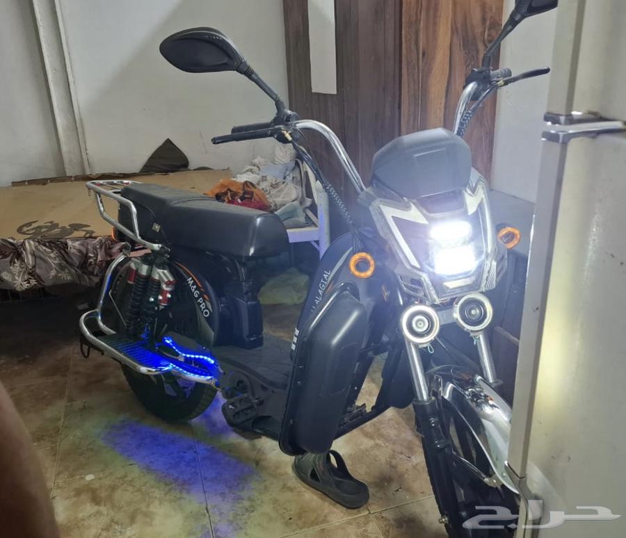 Large scooter used three times64497509632386114