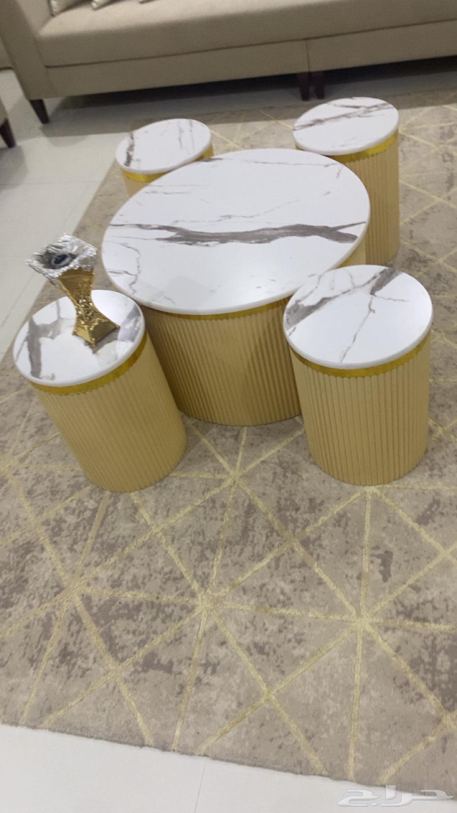 طقم كنب وزولية وطاولات64510097465601112