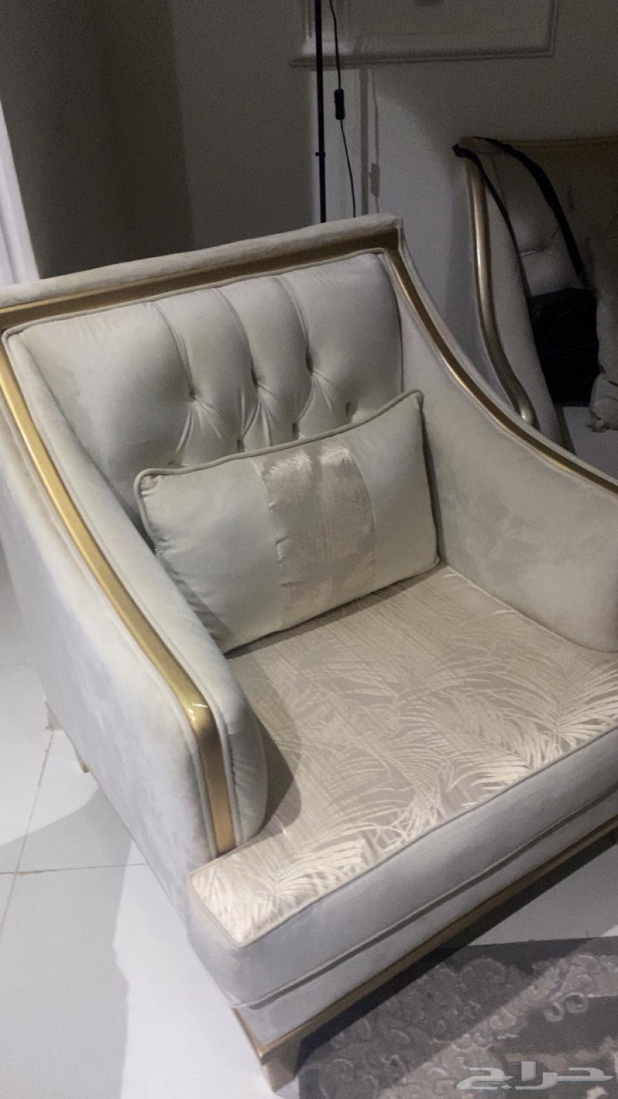 طقم كنب وزولية وطاولات64510097465601111