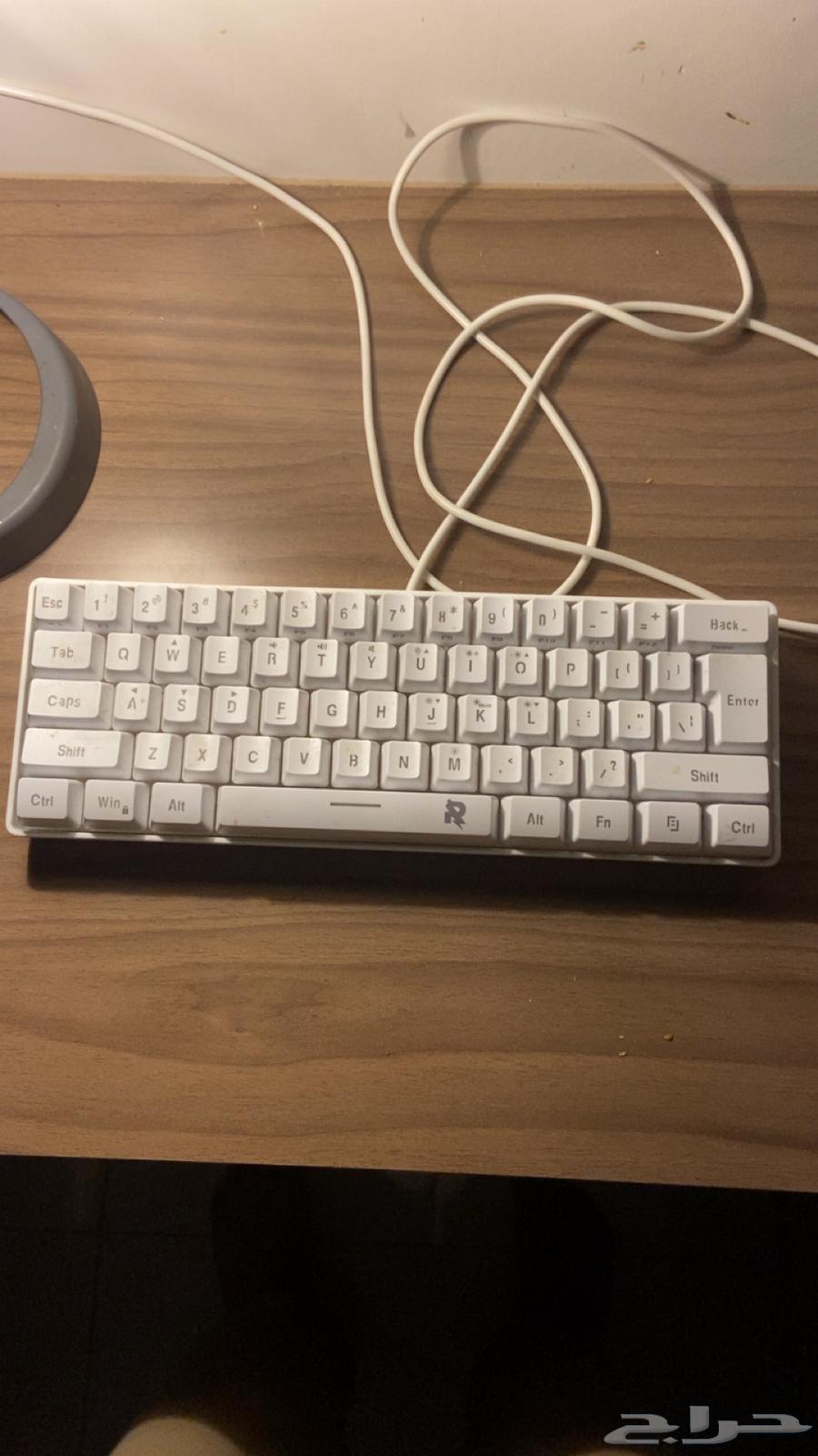 White wired keyboard and mouse64509927417219111