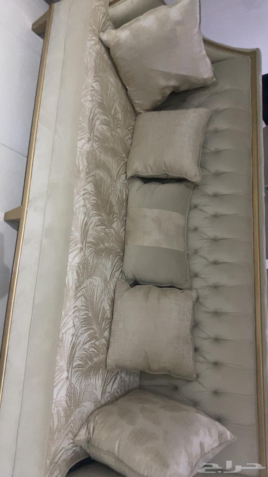 طقم كنب وزولية وطاولات64510097465601110