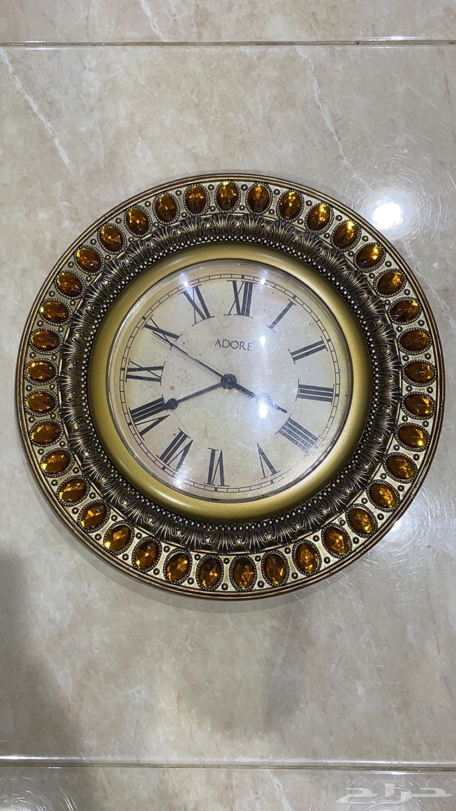 Clean wall clock and decorations64508761320577110