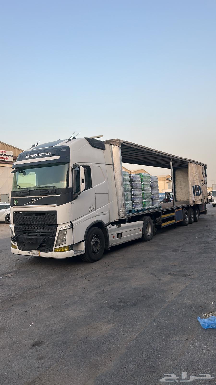 Trailer entering and leaving Riyadh64146892227202114