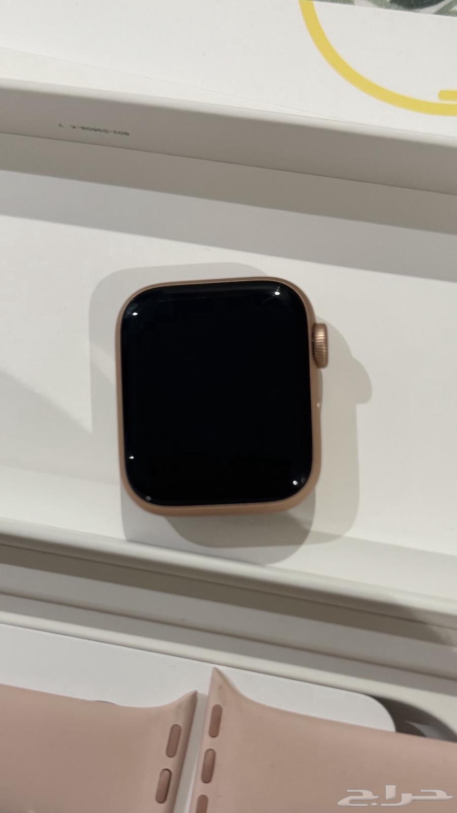 ساعة ابل SE اصدار 2021 اللون ذهبي 44MM64508061238018111