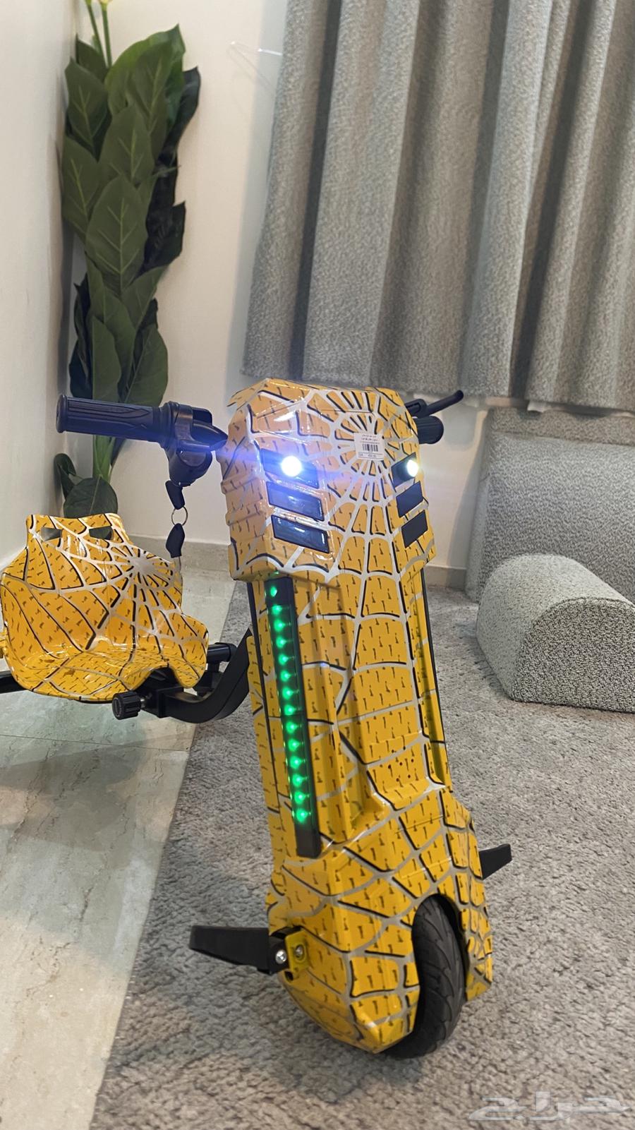 New scooter, used for one day, with all its accessories, for sale64507991562114111