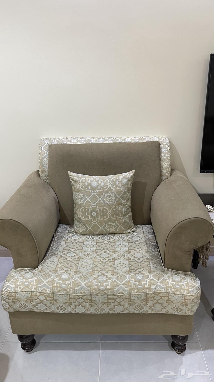 كنب للبيع المستعجل جداا بسبب السفر64506364470786113