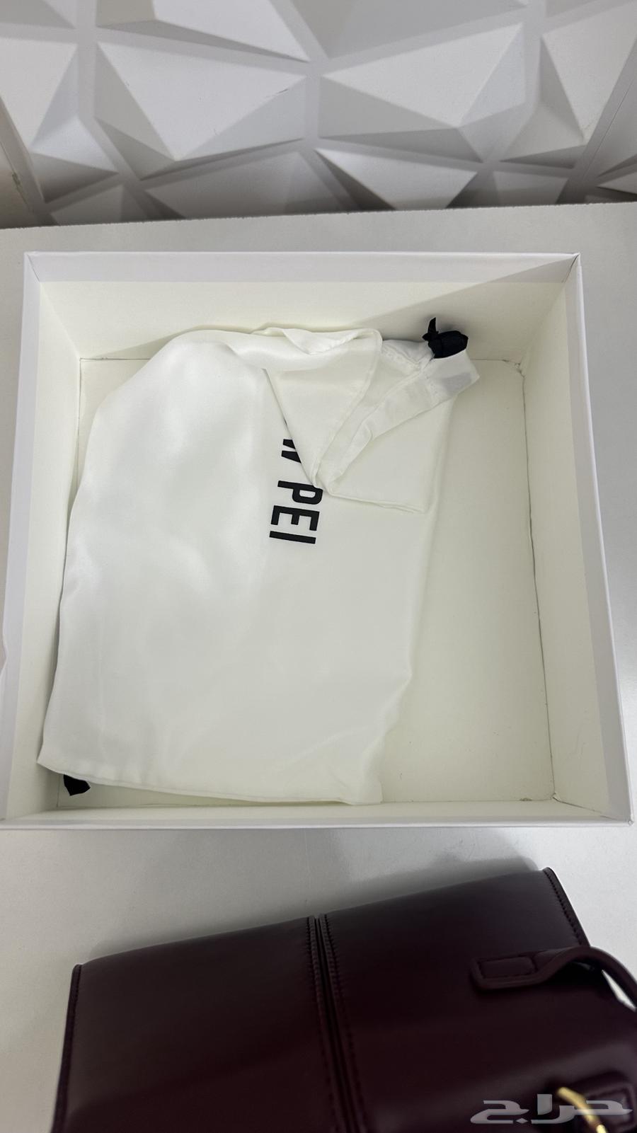 شنطة جديده من ماركة جوي بي لون ( برغندي ) حجم (ميني )64510154204802112