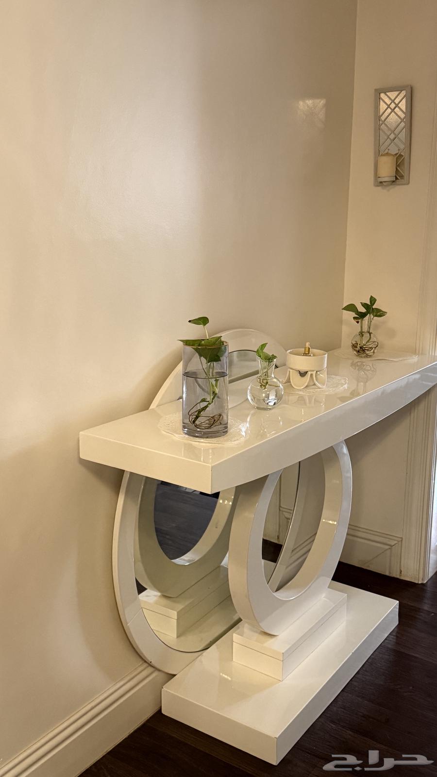 طاولة مع مراية   300ريال والصامل مانختلف معه64510027076994110