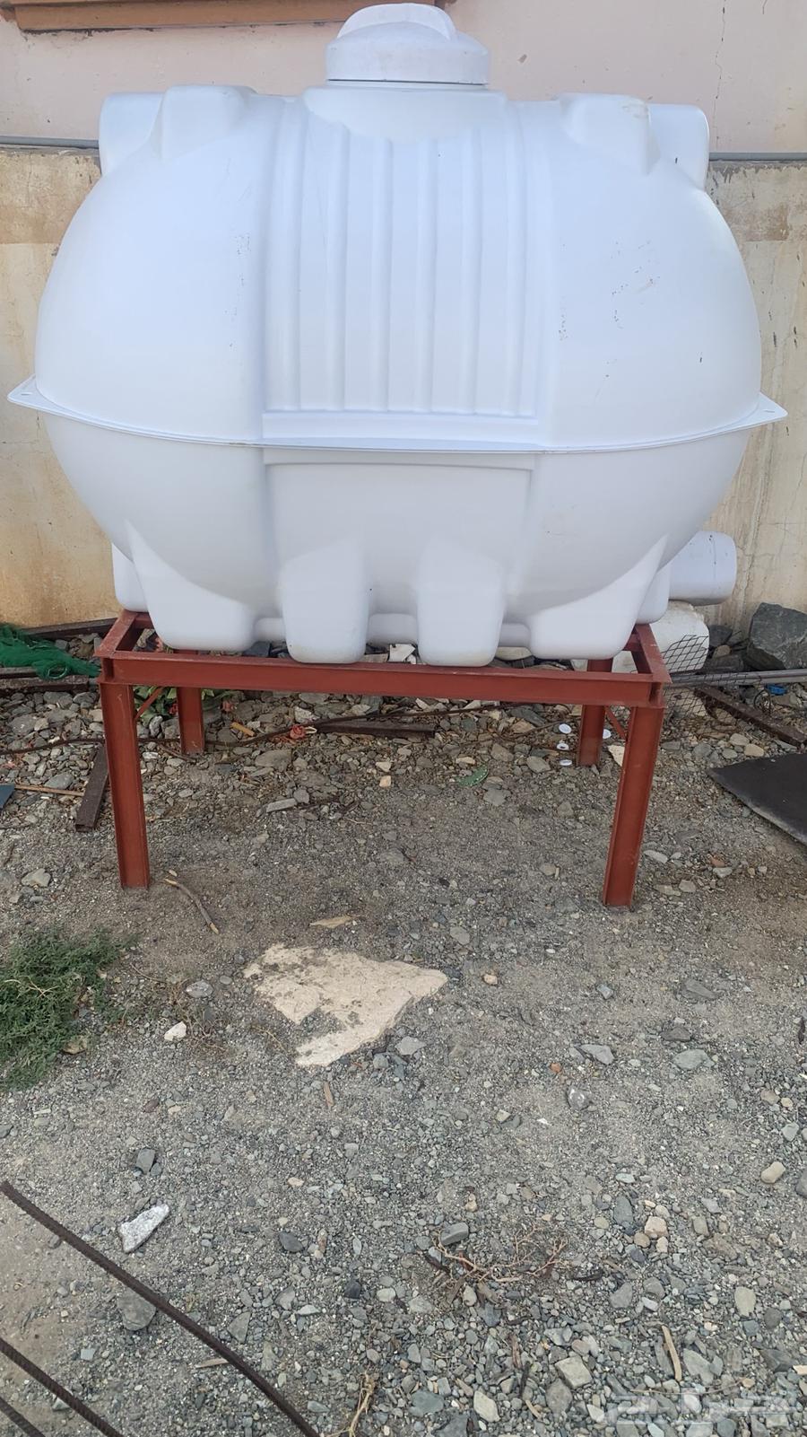 خزان ماء بقاعدته64507025883651110