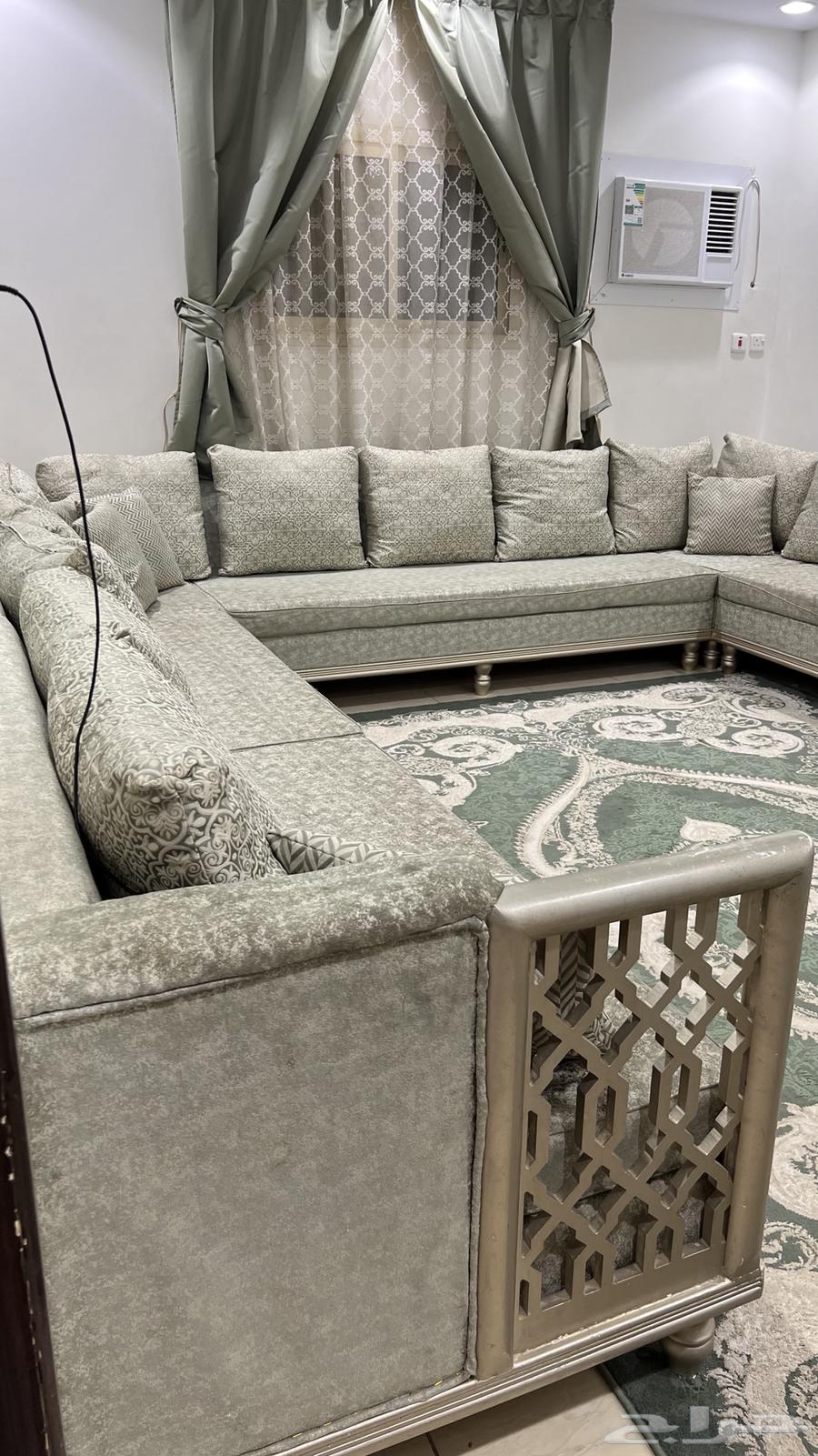 كنب متصل نظيف مقاس 4 في 564509955643394112