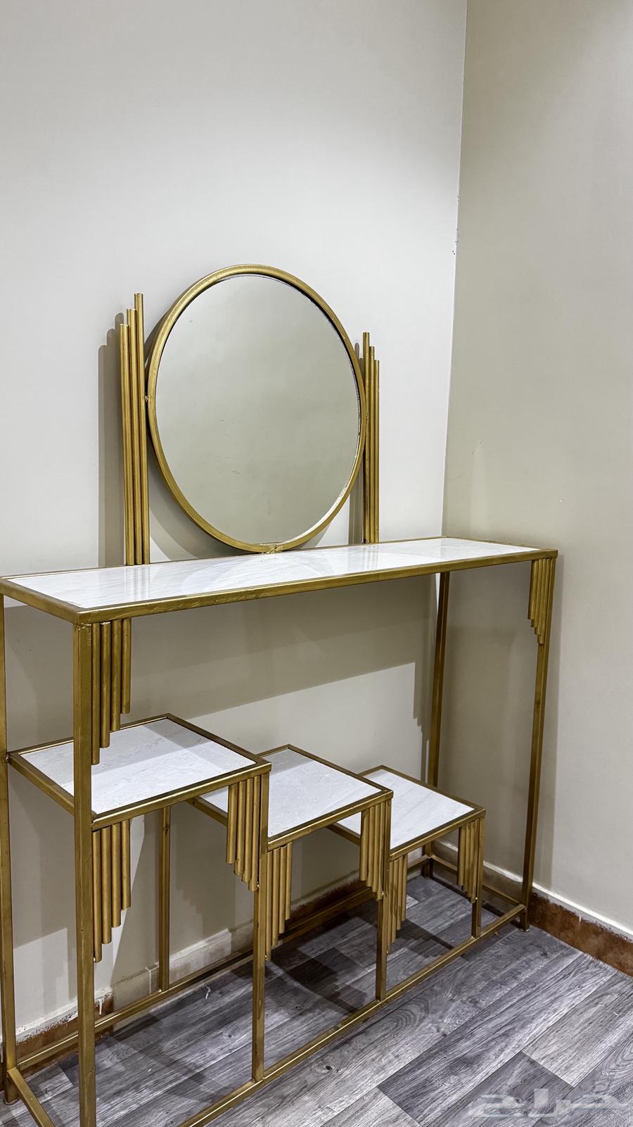 Sofas and tables64506970043011114