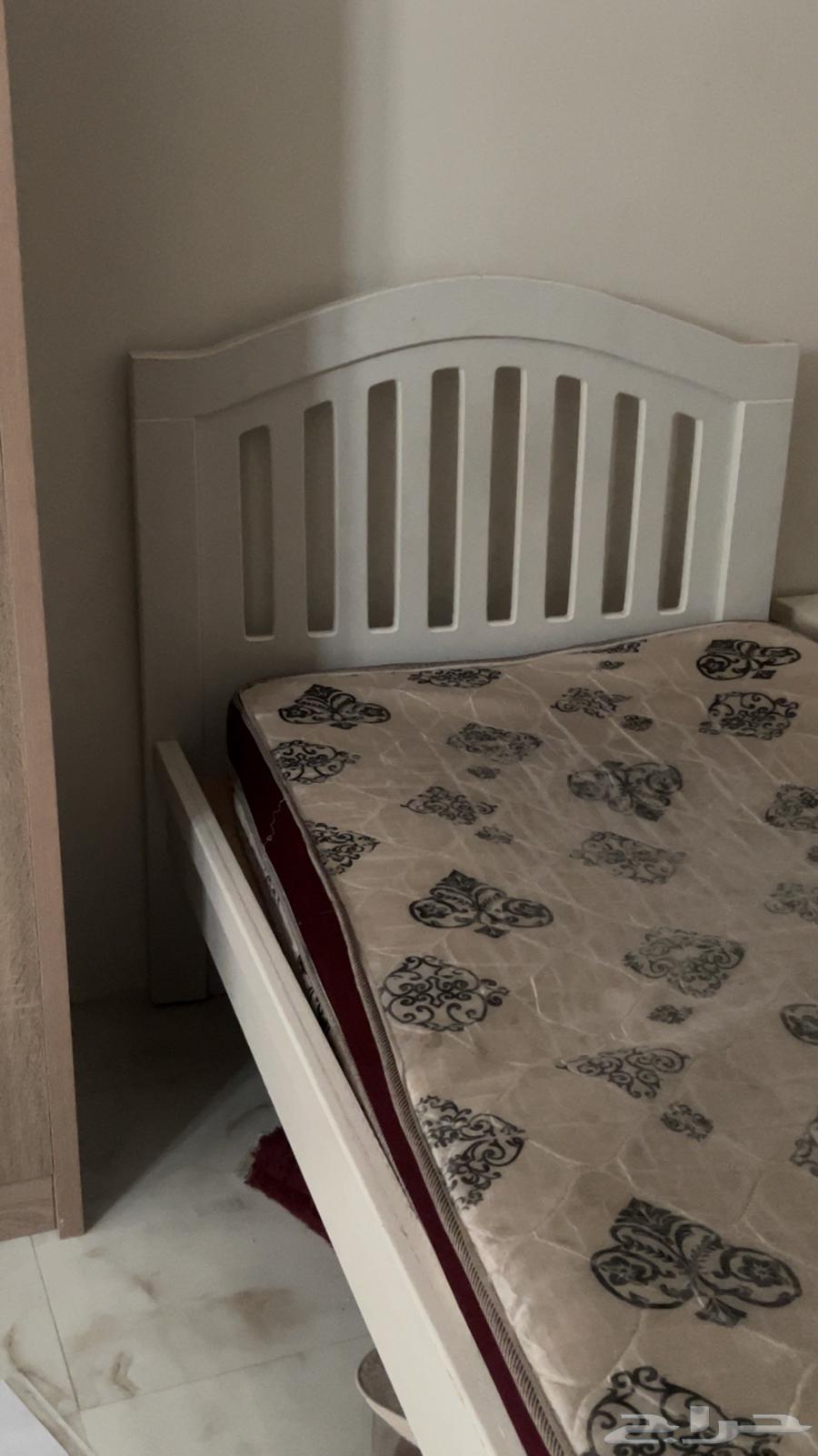 Single bed with mattress for those who need them64504997667074111