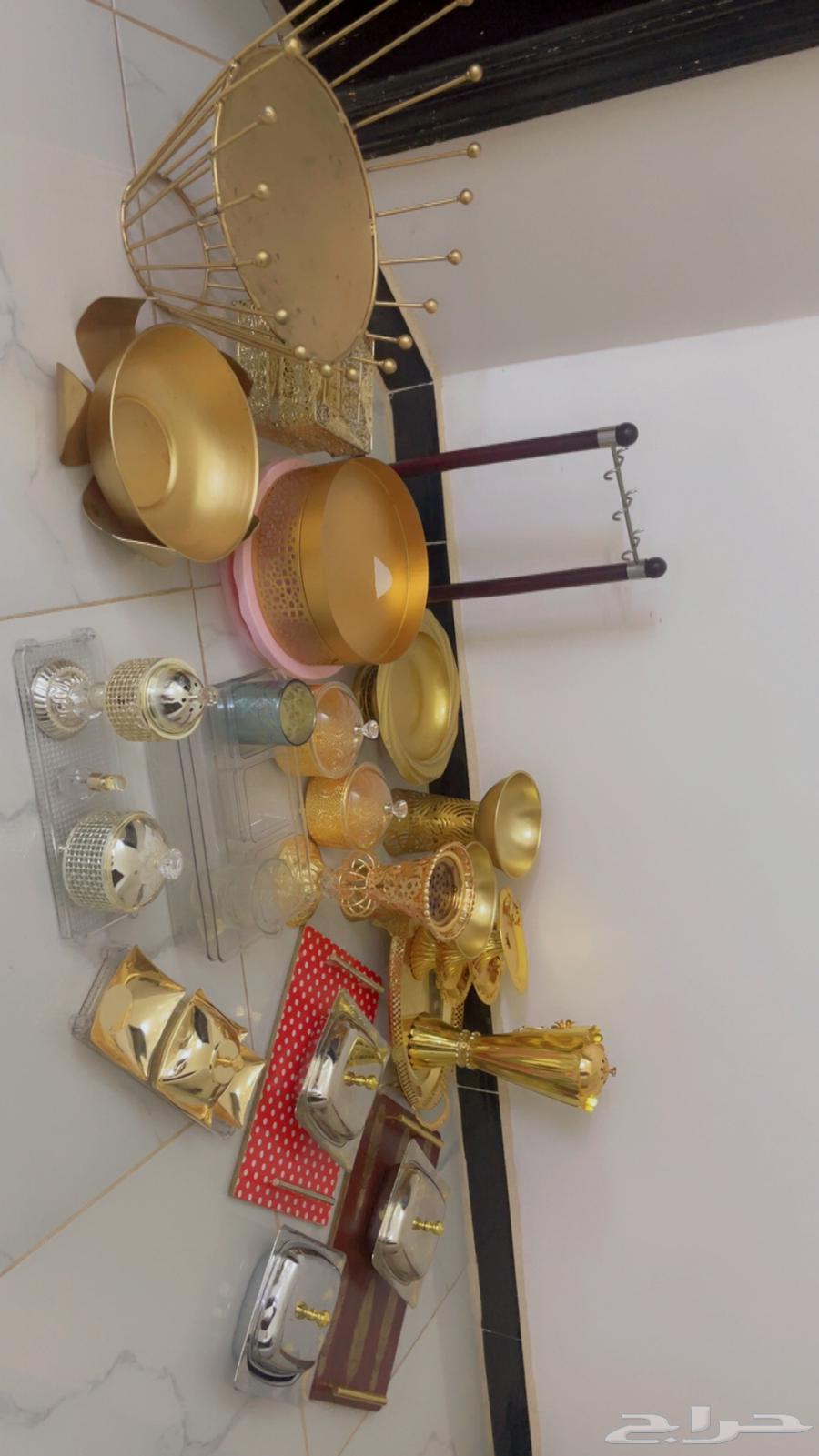 Tables, Screens, Stands, Household Items64508089173635113