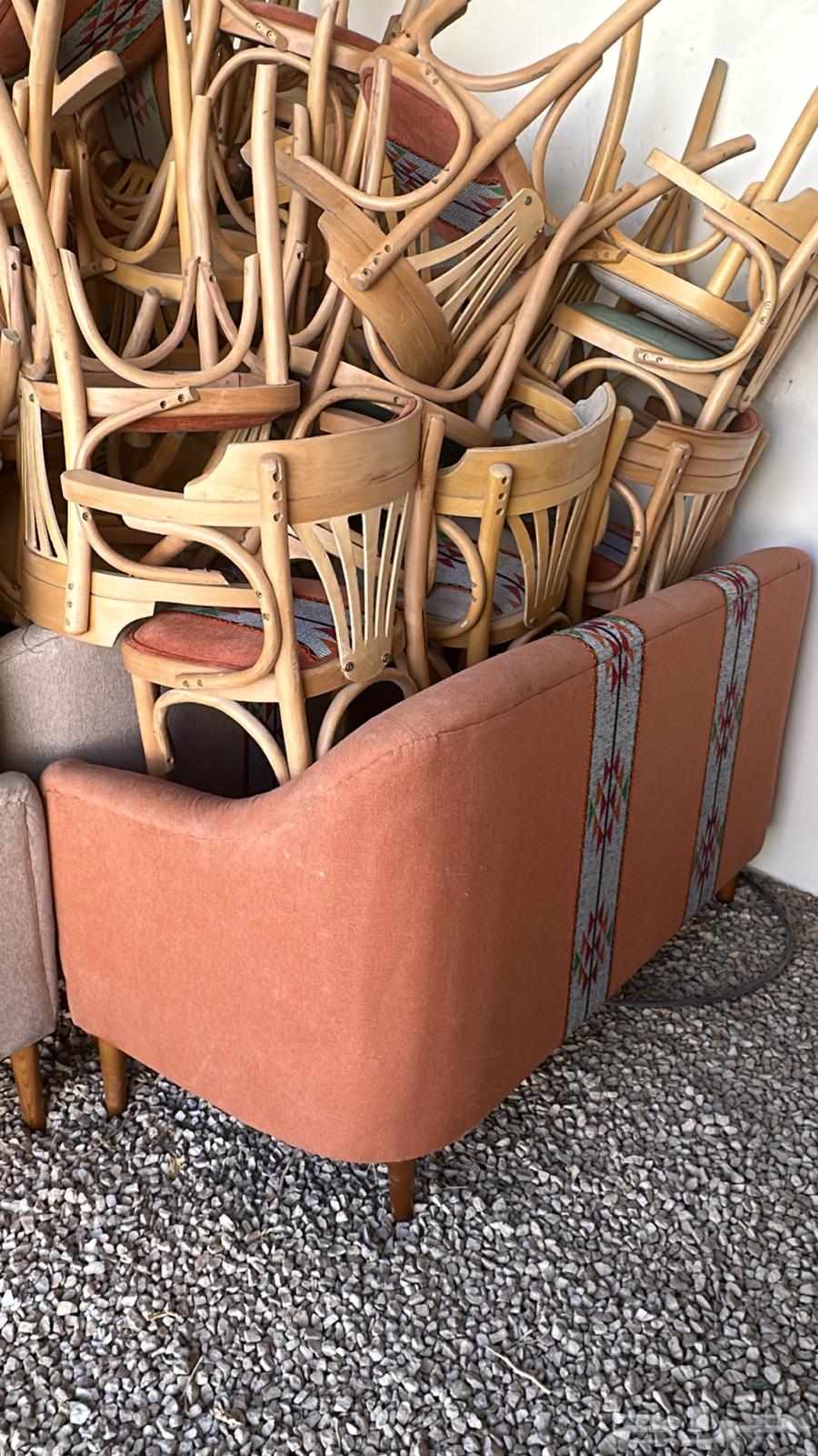 للبيع 5 قطع كنب مع كراسيهن نظيف جدا64504448167682111