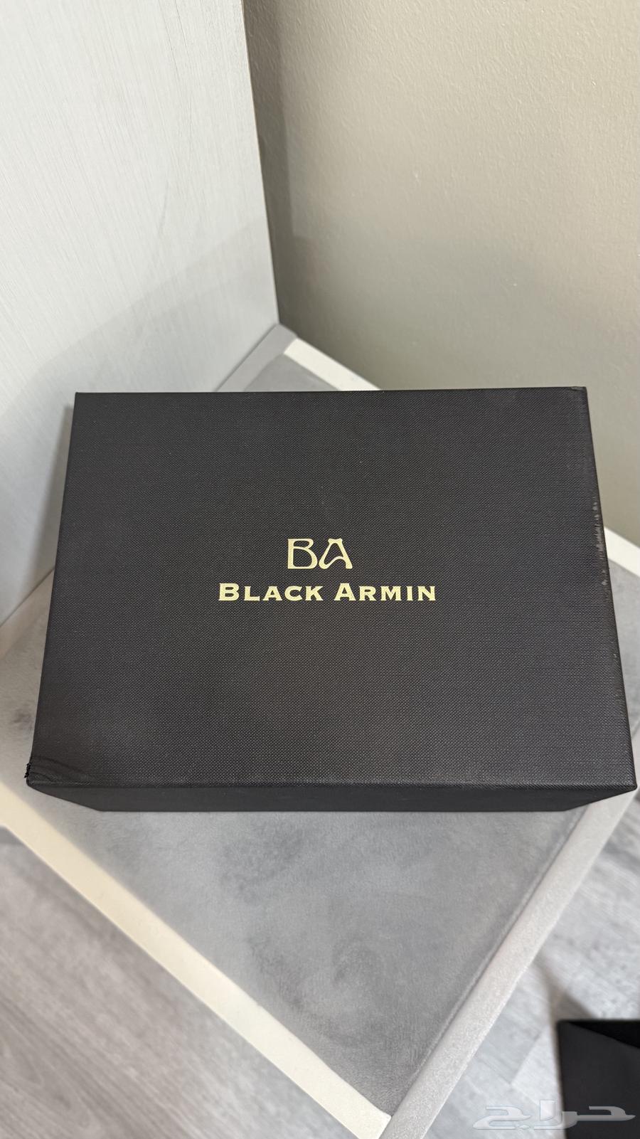 Swiss diamond watch never used before and comes with a 3-year warranty64506802598915111