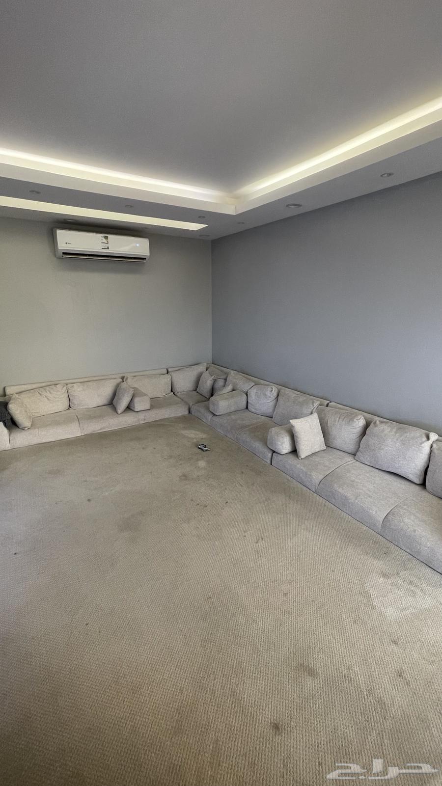 Floor seating64505674768770110