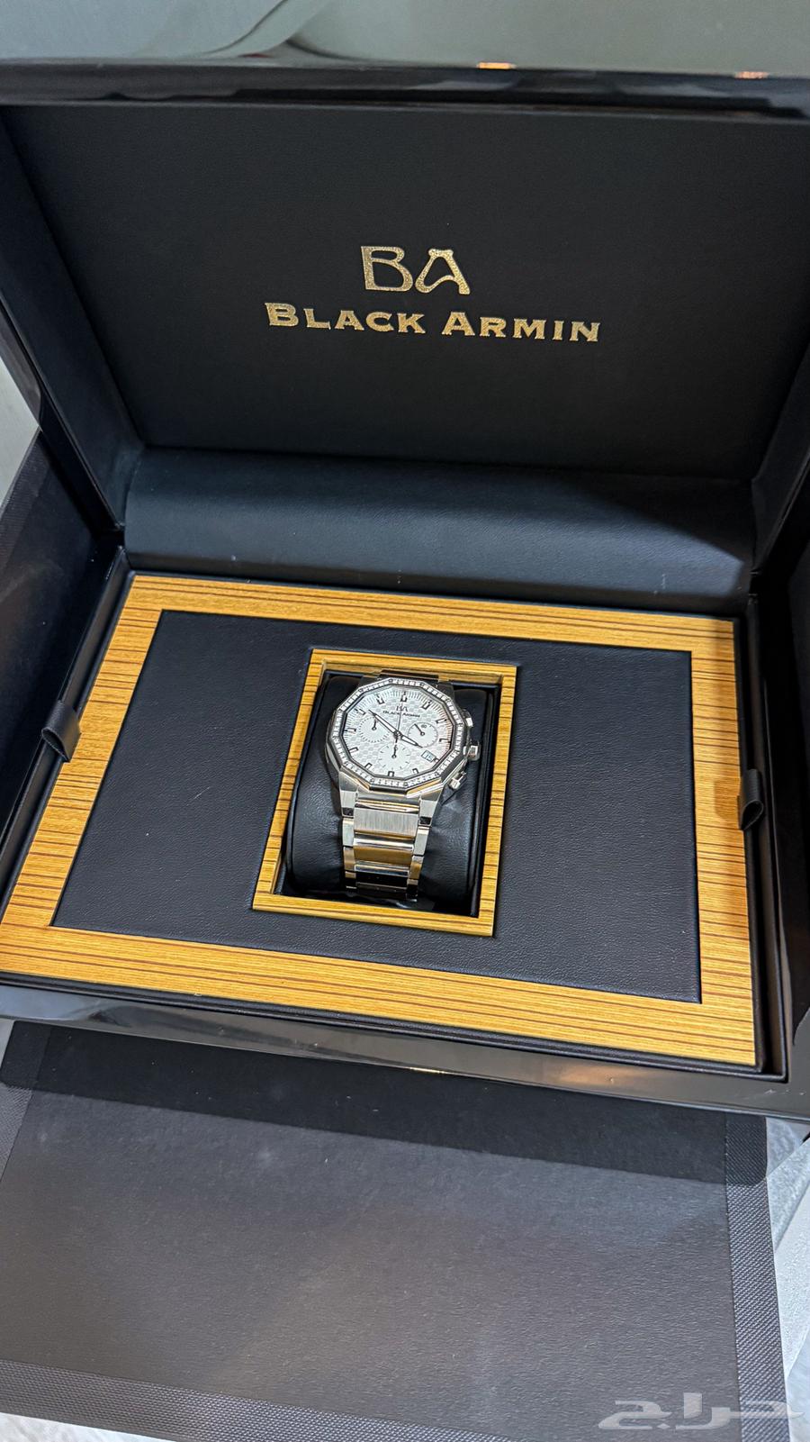 Swiss diamond watch never used before and comes with a 3-year warranty64506802598915112