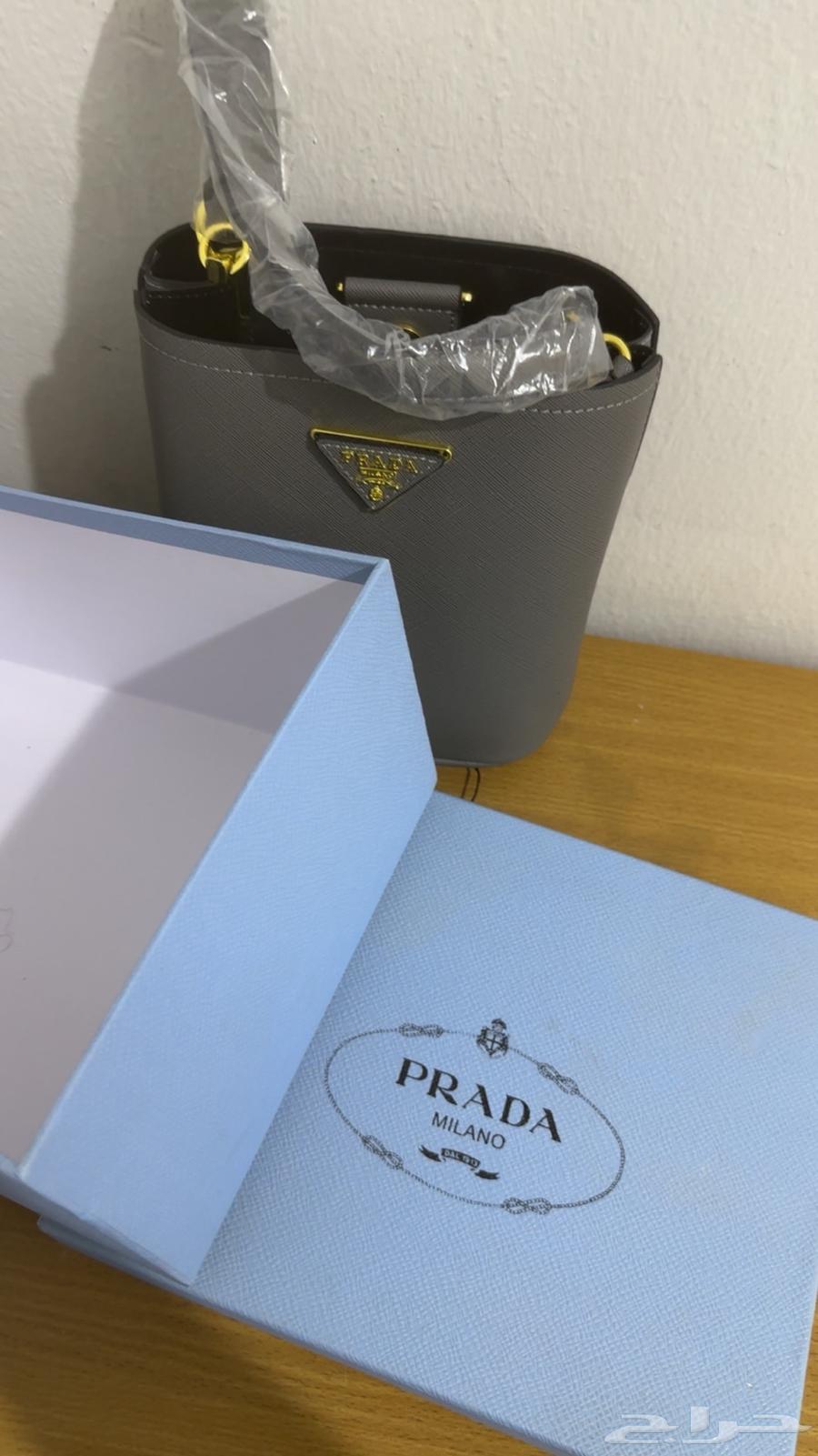 شنطة برادا رمادية درجة اولى جديدة64503322347267111