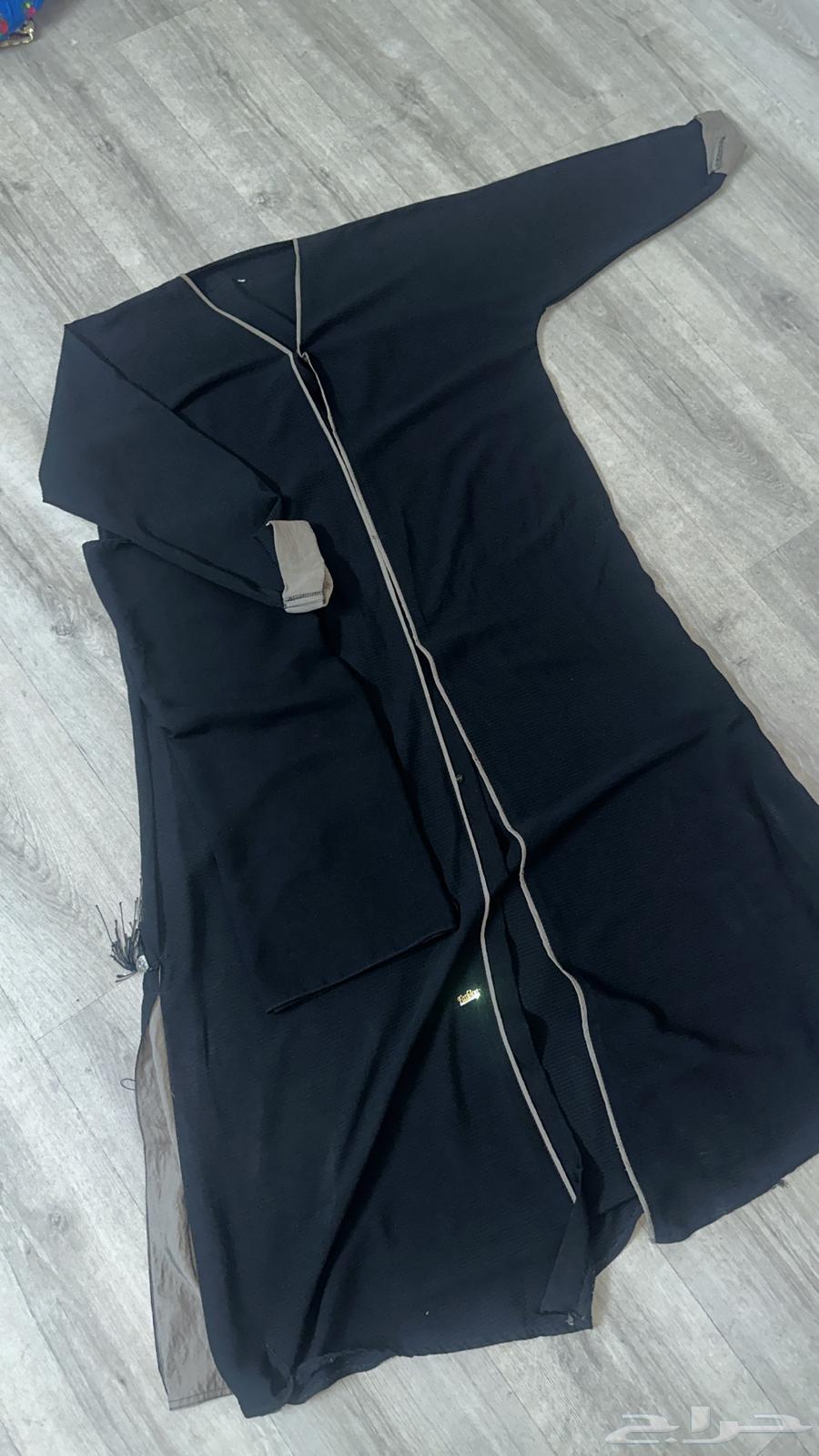 Used clean abayas, 3 abayas with their hijabs for only 10 riyals64503677974146111