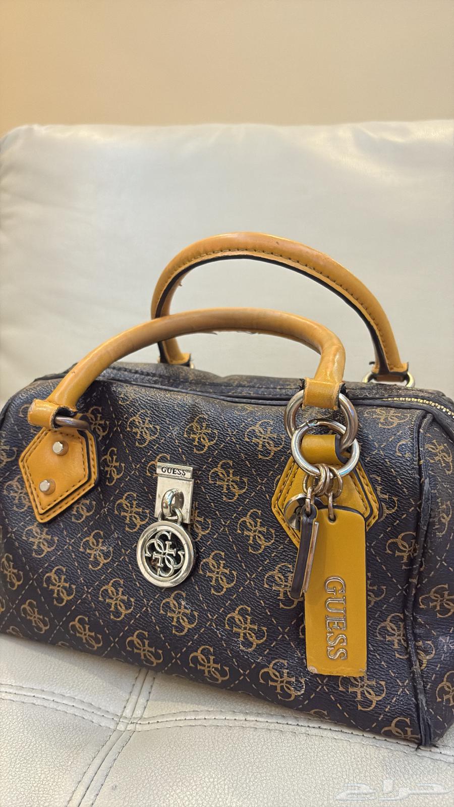 Very elegant and practical Guess bag64503294976002110