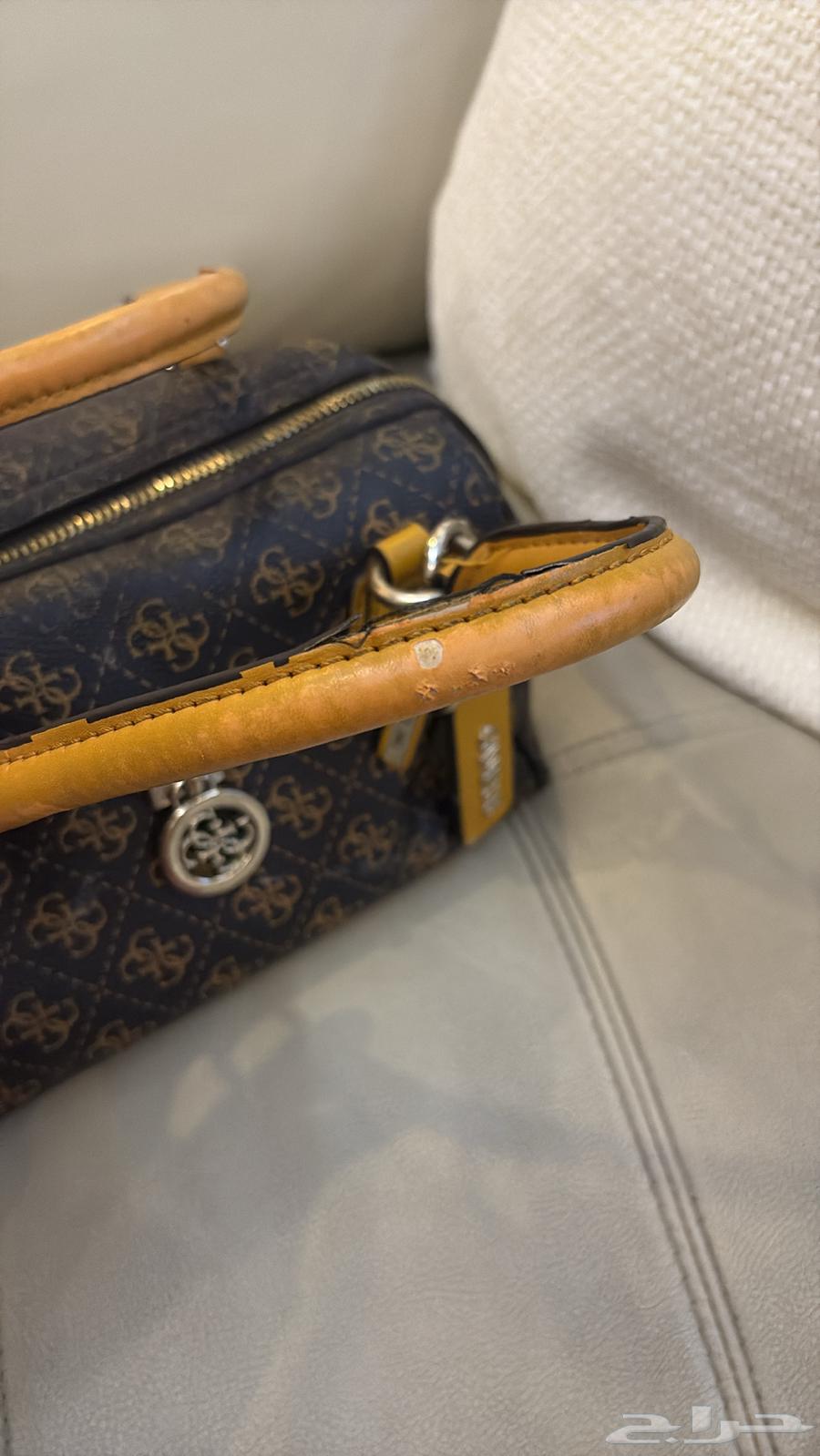 Very elegant and practical Guess bag64503294976002111