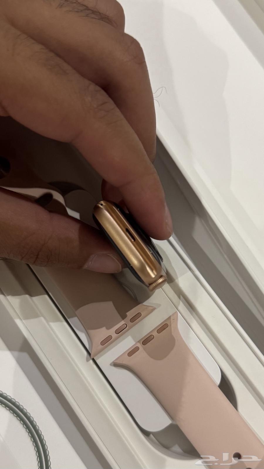 ساعة ابل SE اصدار 2021 اللون ذهبي 44MM64508061238018113