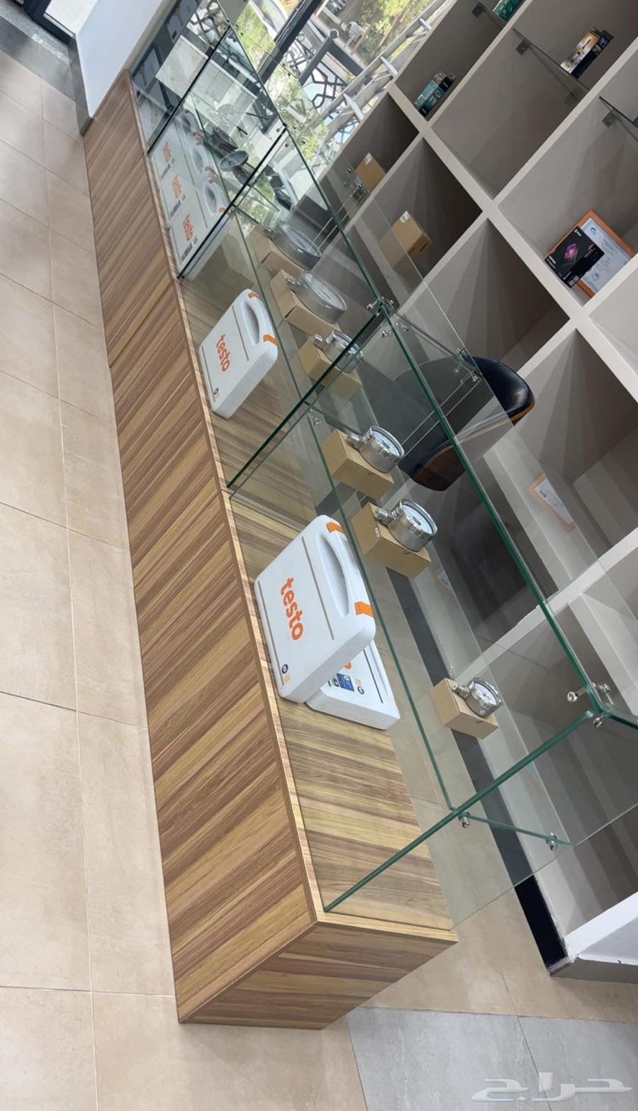 Glass tables64504970337410110