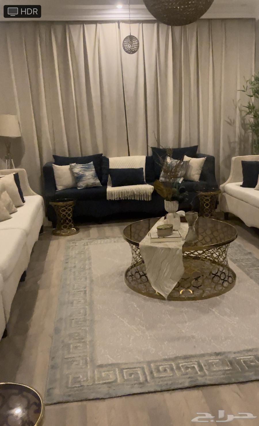 Clean sofa, new model, free of defects64507417308290113