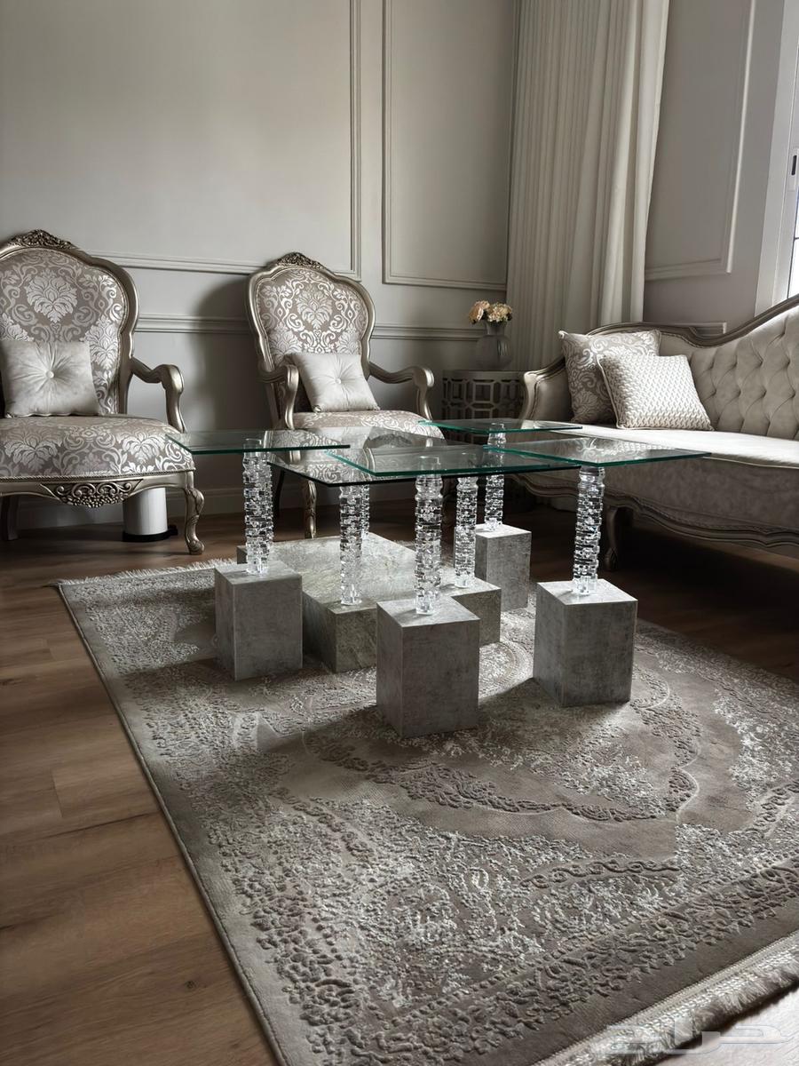 كنب فخم 4 قطع مع ملحقاته للبيع بحالة ممتازة ونظيفة64506104139009111