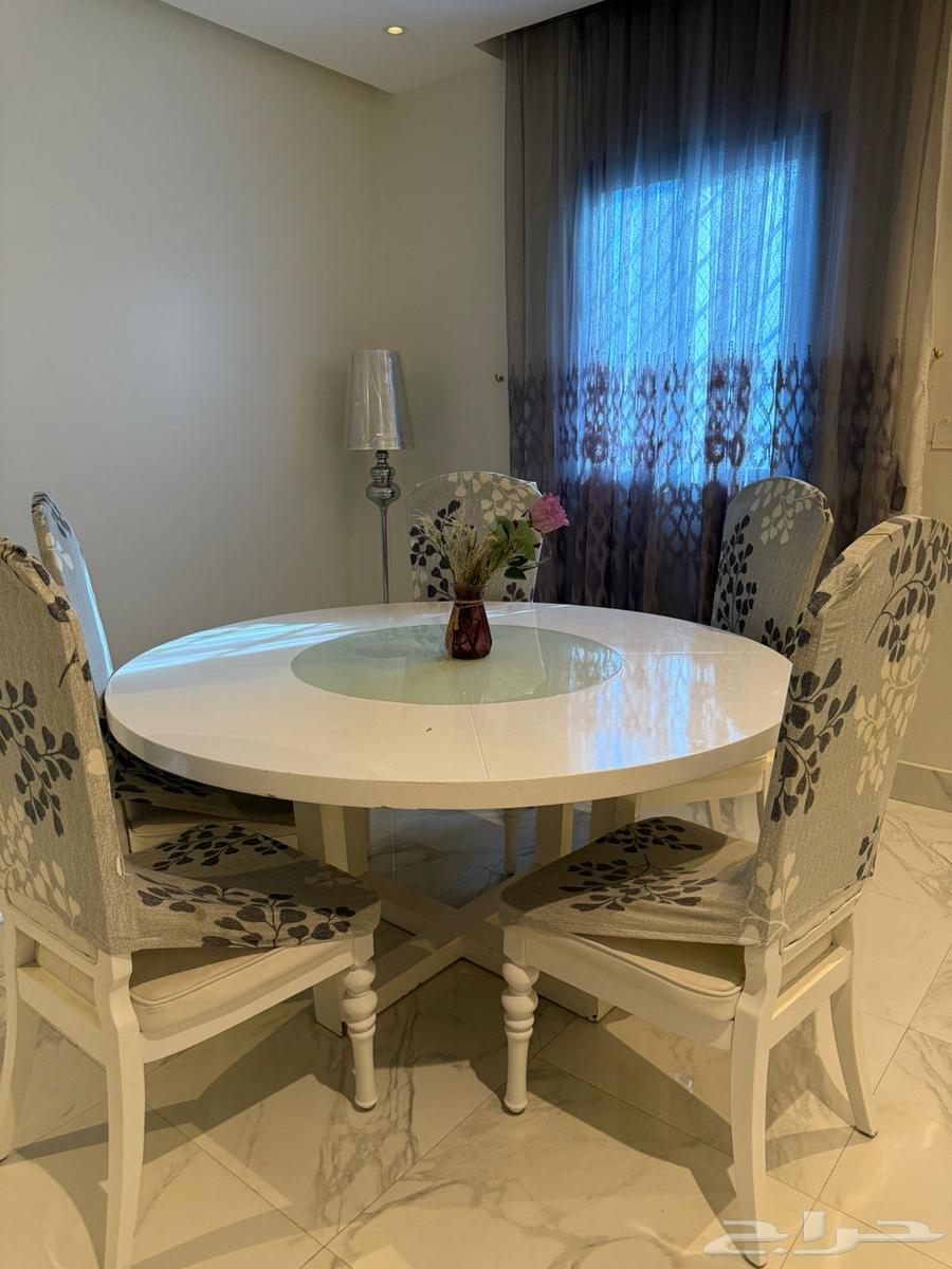 Dining table64509138184194113