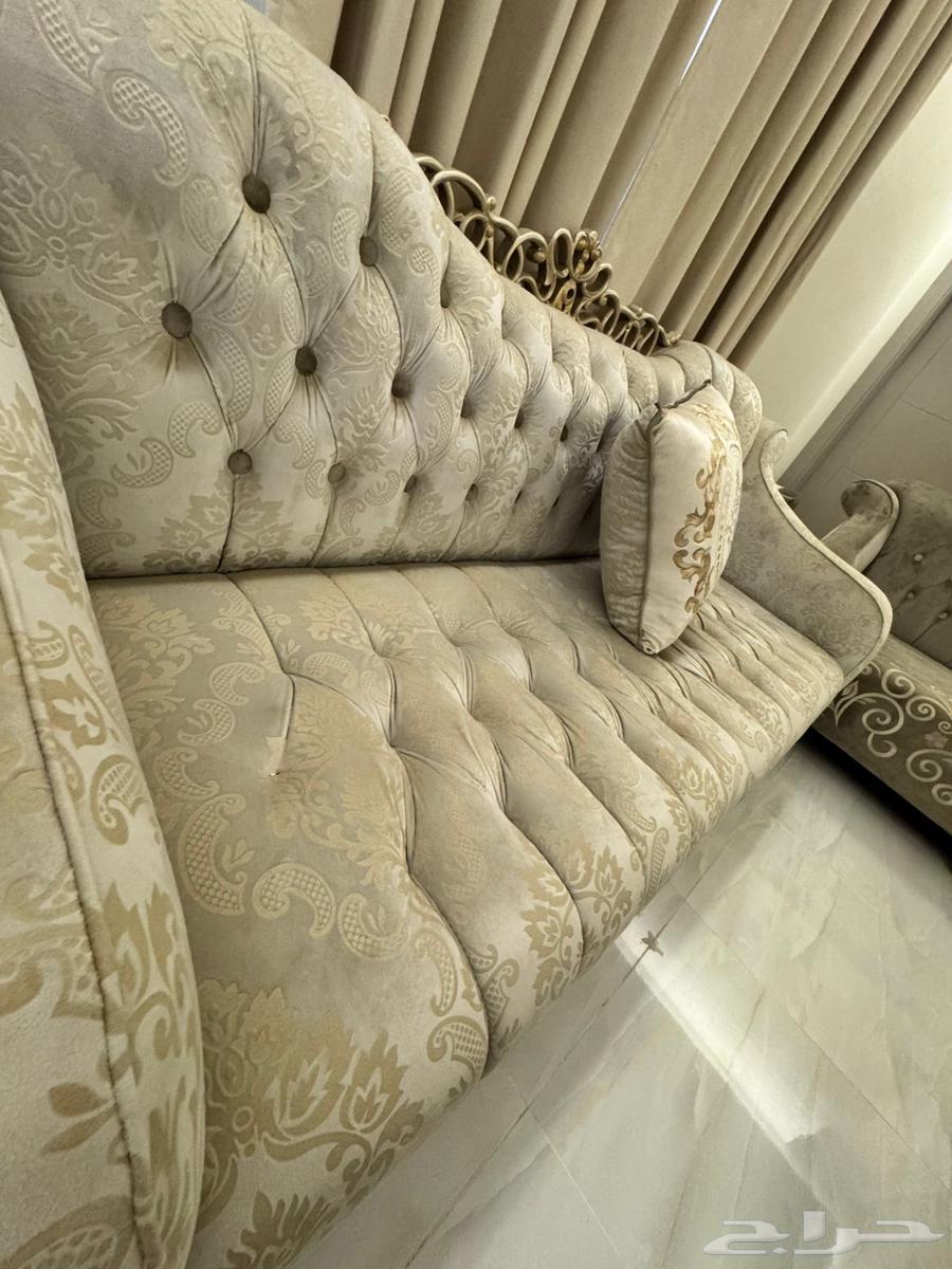 كنب وطاولة64506647958658112