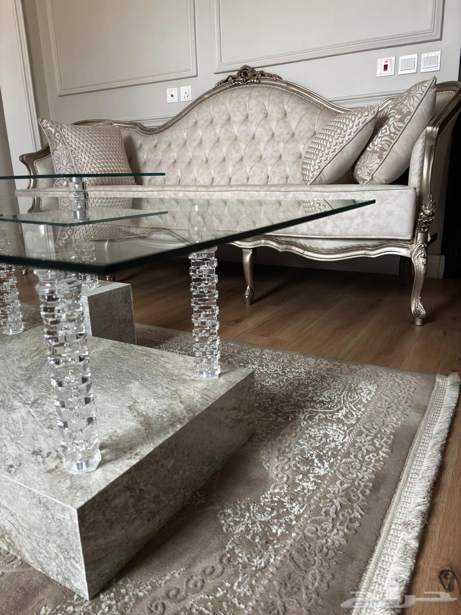 كنب فخم 4 قطع مع ملحقاته للبيع بحالة ممتازة ونظيفة64506104139009110