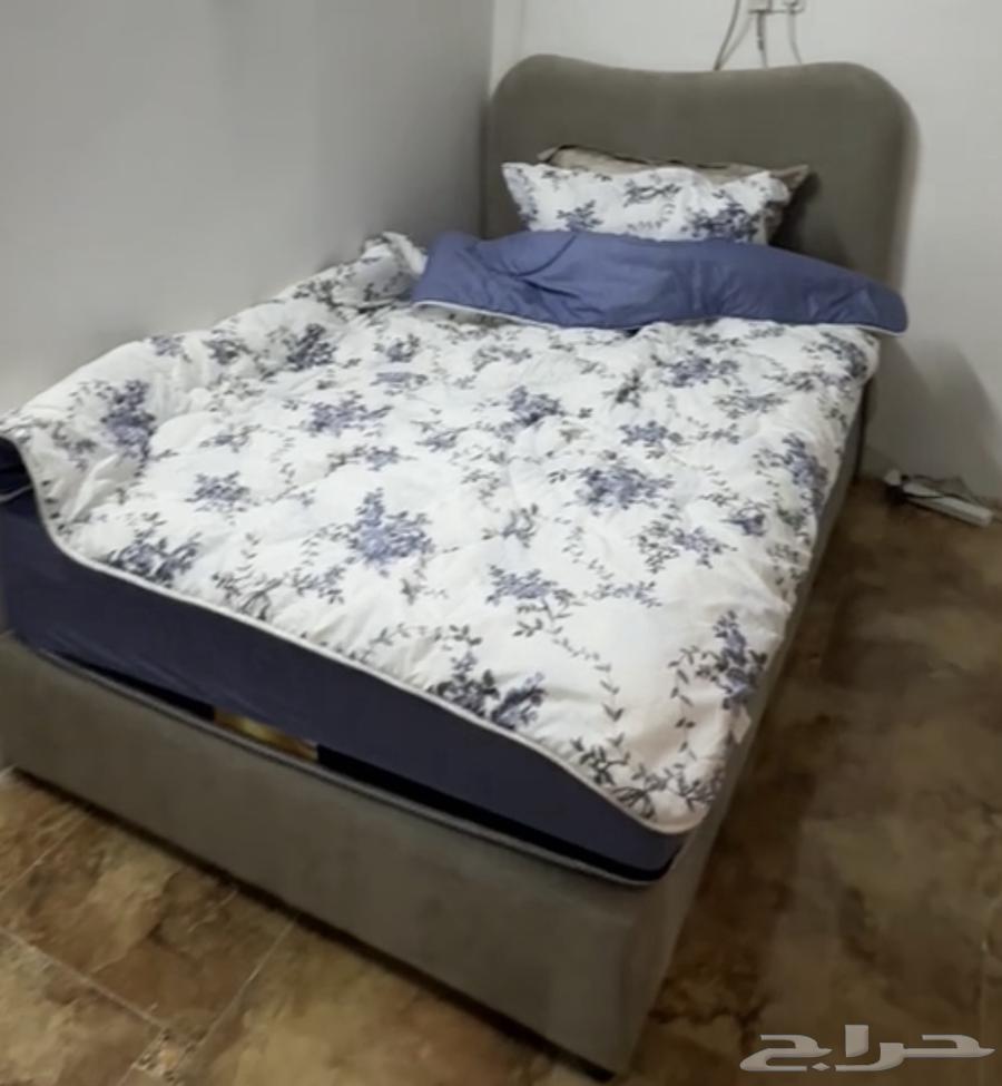 New bed never used, reason for sale is the color is different from what I wanted64503733221505111