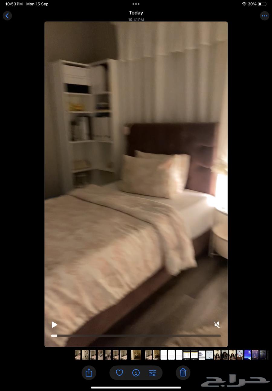 Girls' room (dresser, chair, bed, side dresser, desk, chandelier)64510521431937111