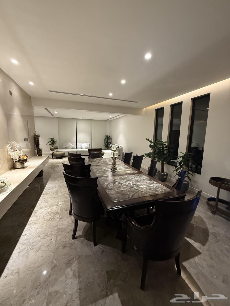 للبيع طاولة طعام مع بوفيه 10 كراسي64503664667905110