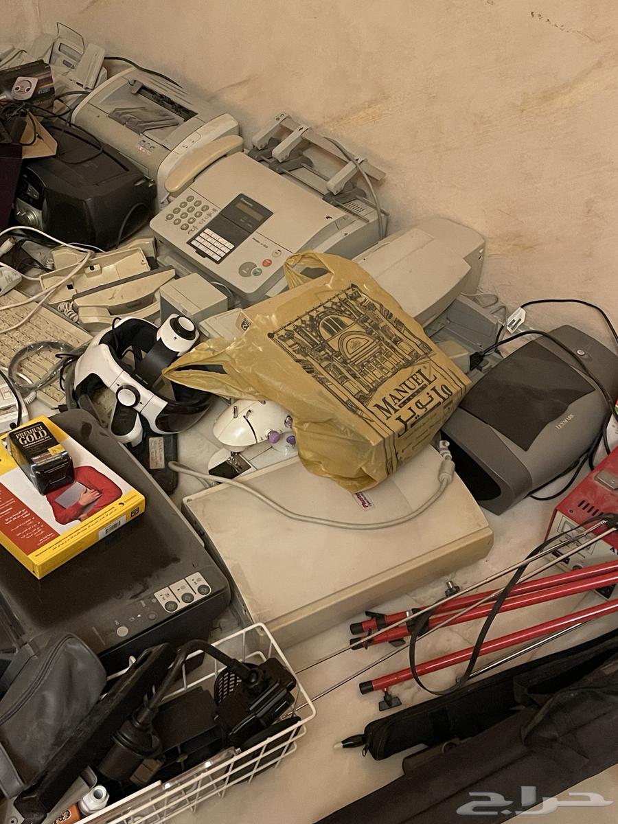 Old and vintage electronic devices, fax machines, printers, headphones..64507824020739110