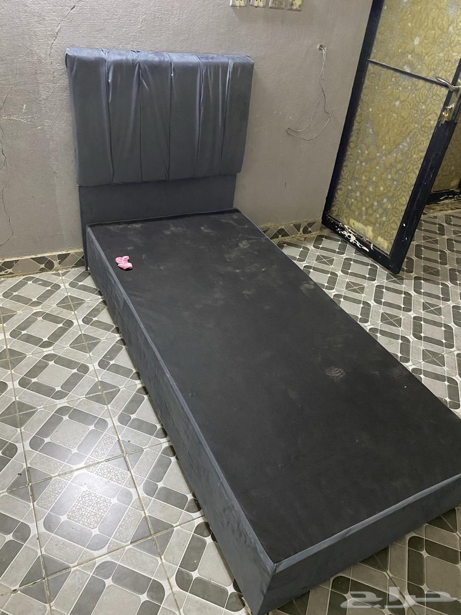 Single chair, clean, for personal use, no damage or breakage64503595833346113