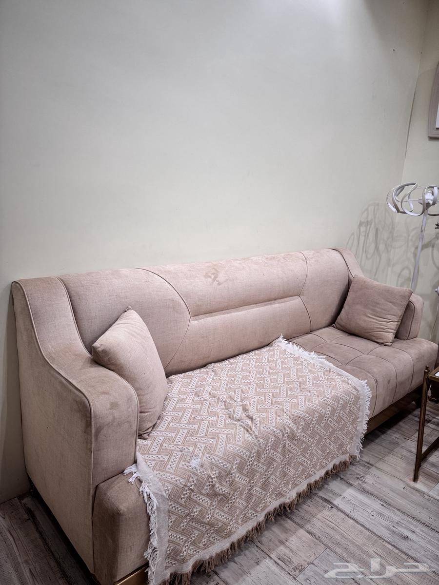 Sofas and tables64506970043011112