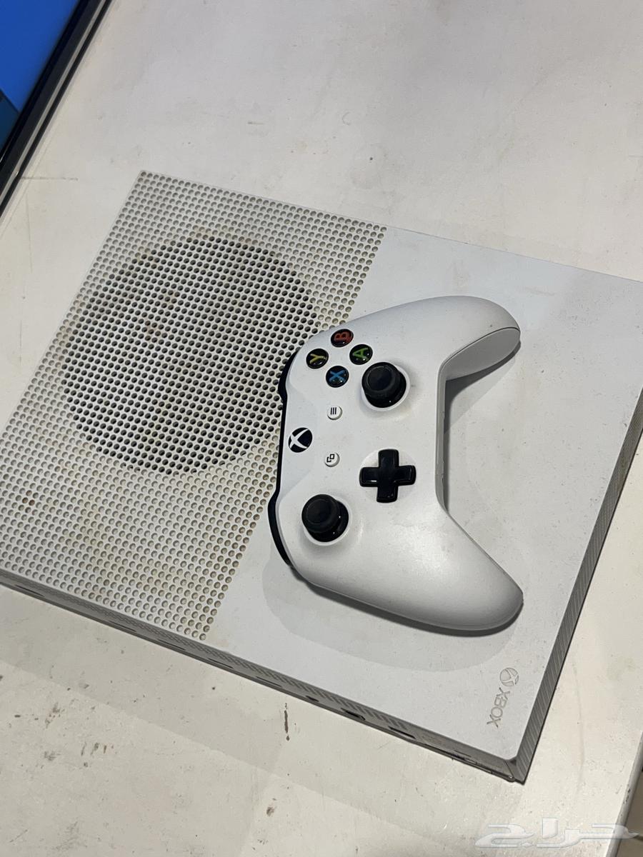 Sony Xbox in excellent condition, no issues at all, comes with one hand64503637173251110