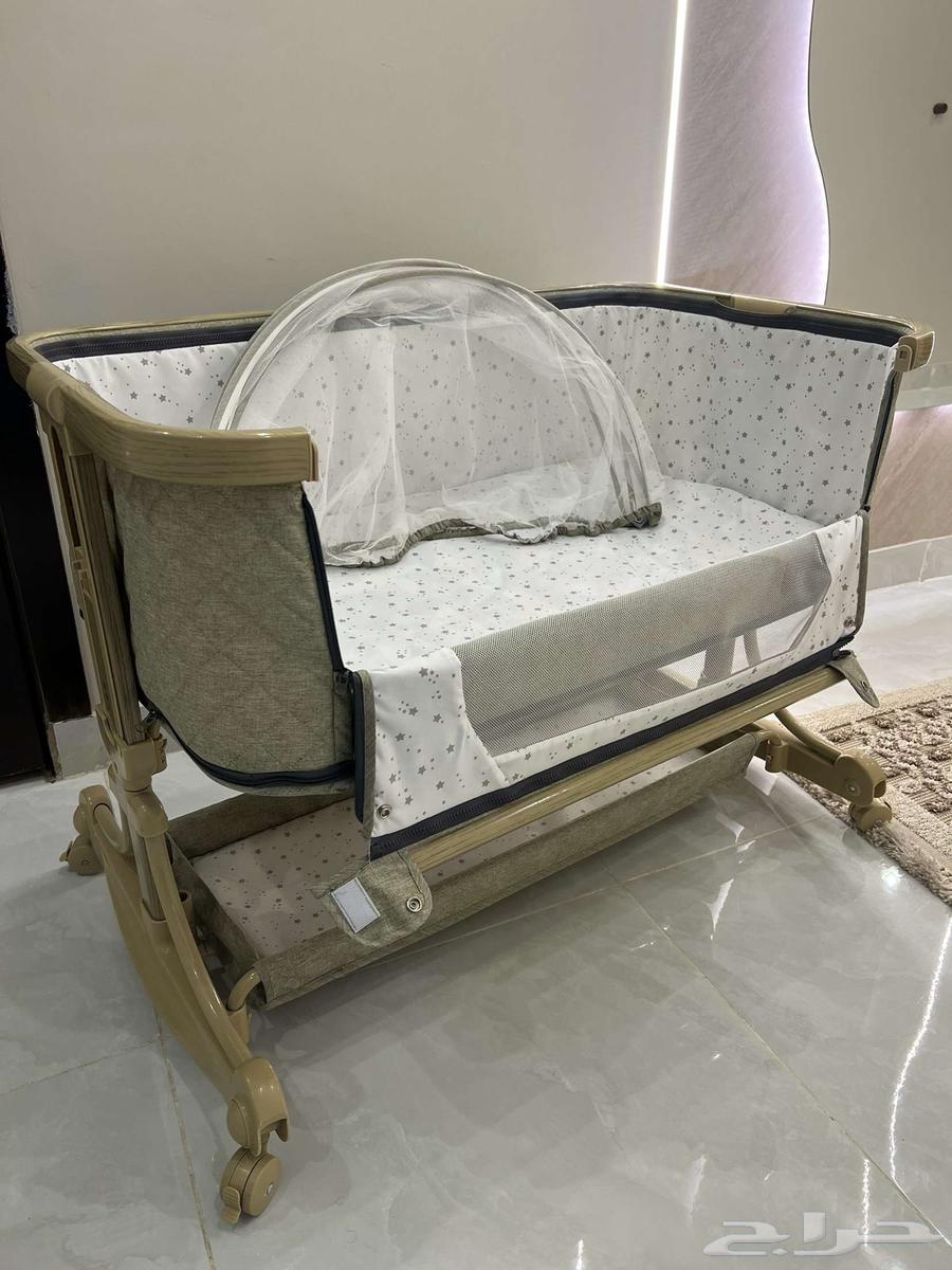 السرير نظيف جدآ وجديد ومن اهمها ينفتح ويكون قريب من السرير64508775137665110