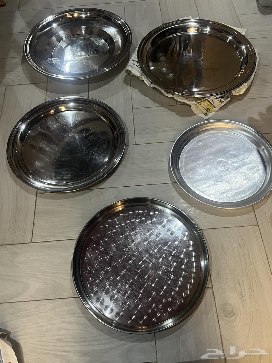 Dishes for guests in different sizes64509813945218111