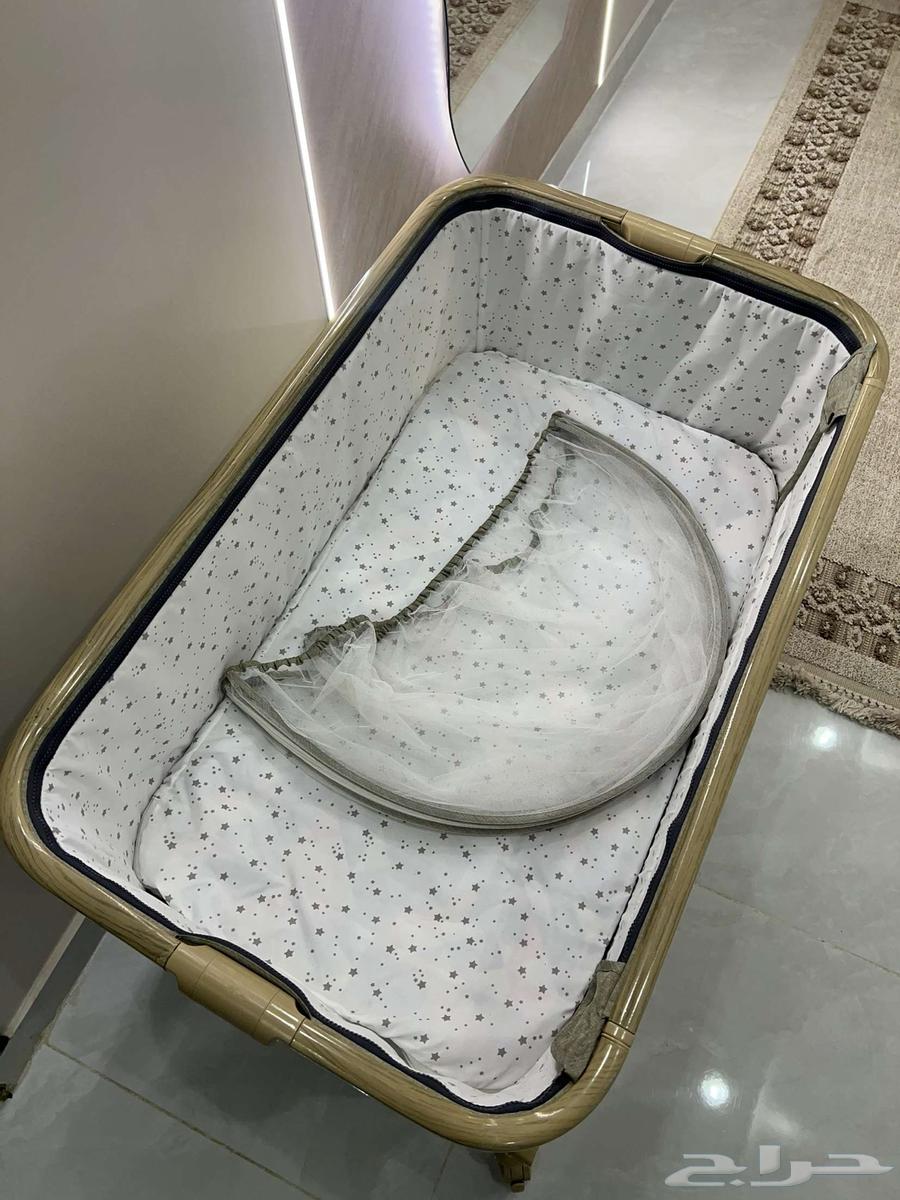 السرير نظيف جدآ وجديد ومن اهمها ينفتح ويكون قريب من السرير64508775137665114