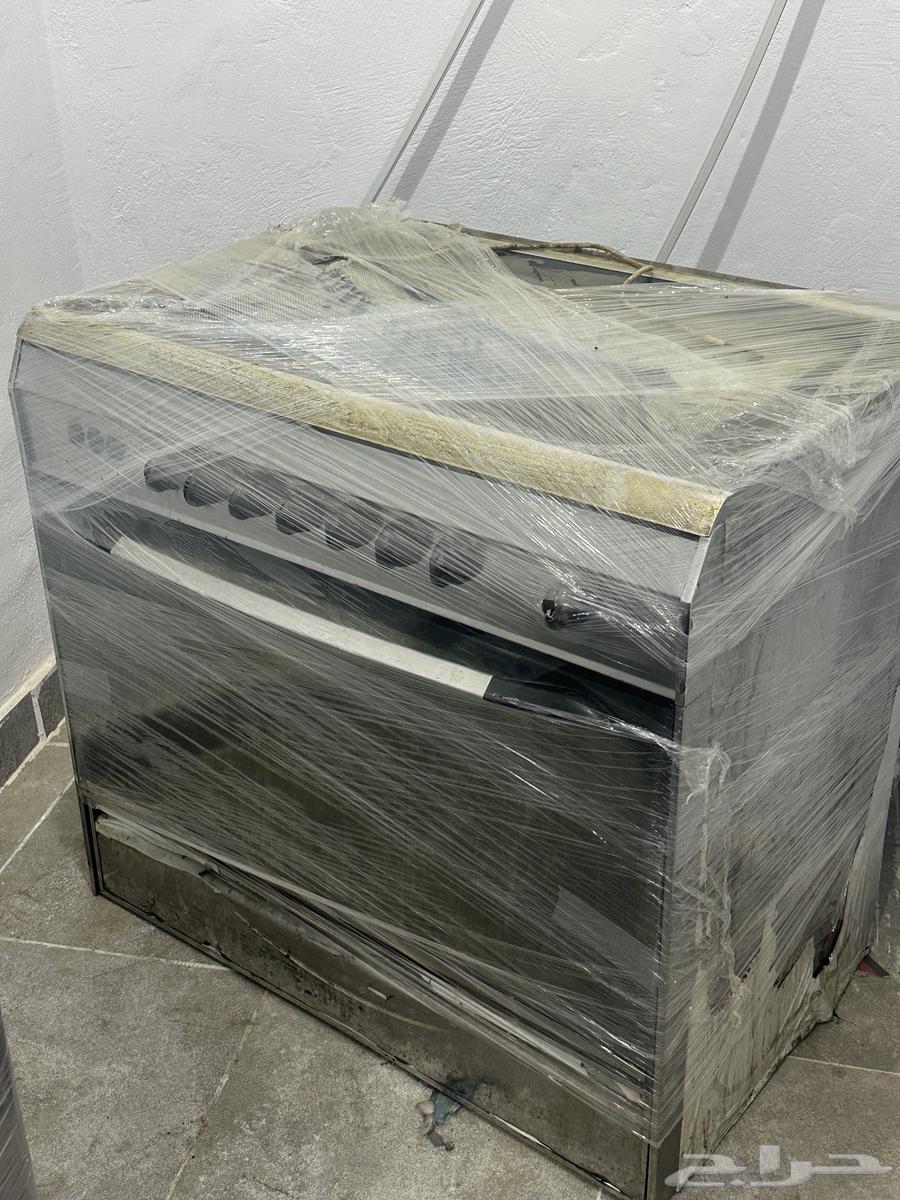 Clean used gas oven with 5 burners, large size, functional64506445111939110