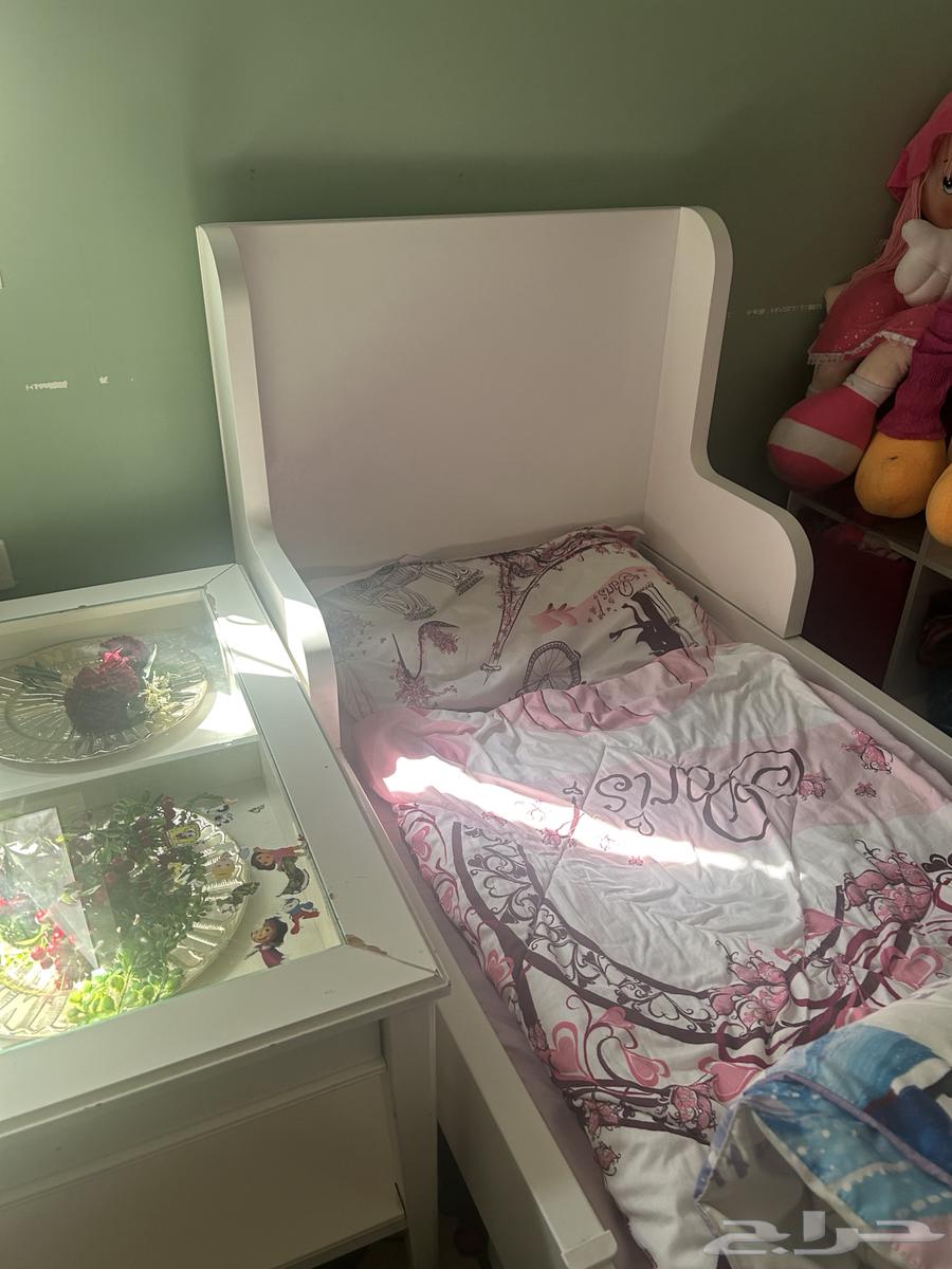 غرفة ايكيا بحالة الجديد للبيع64504545322242111