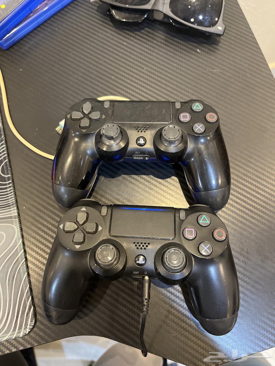 Sony 4 controllers and 22-inch screen with headset, mouse, and keyboard64503294946561113