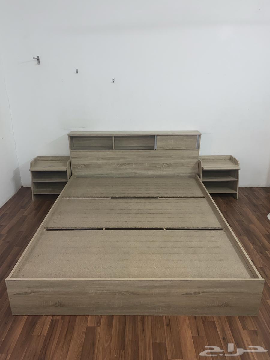 Bed with two bedside tables64507249326209112