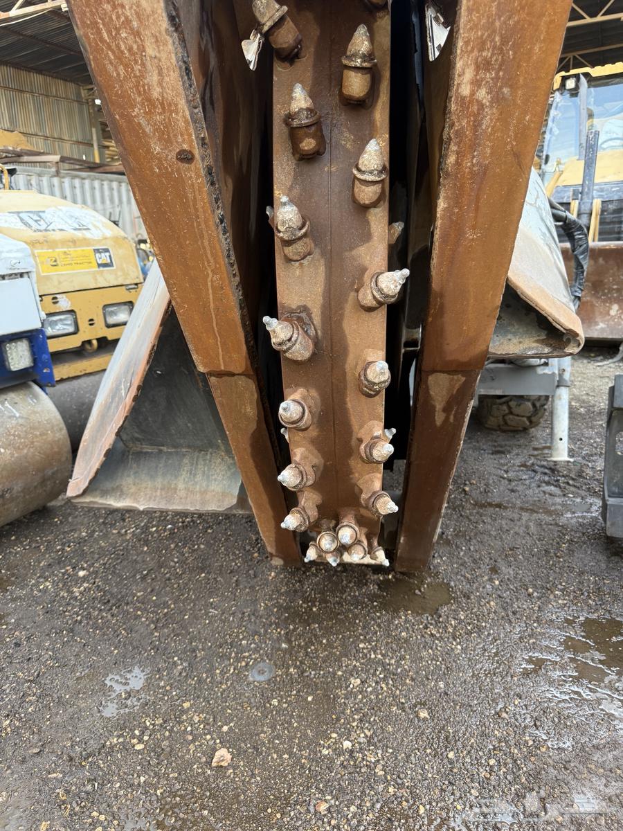 Tractor with Bobcat and scraper for sale64508677512323111