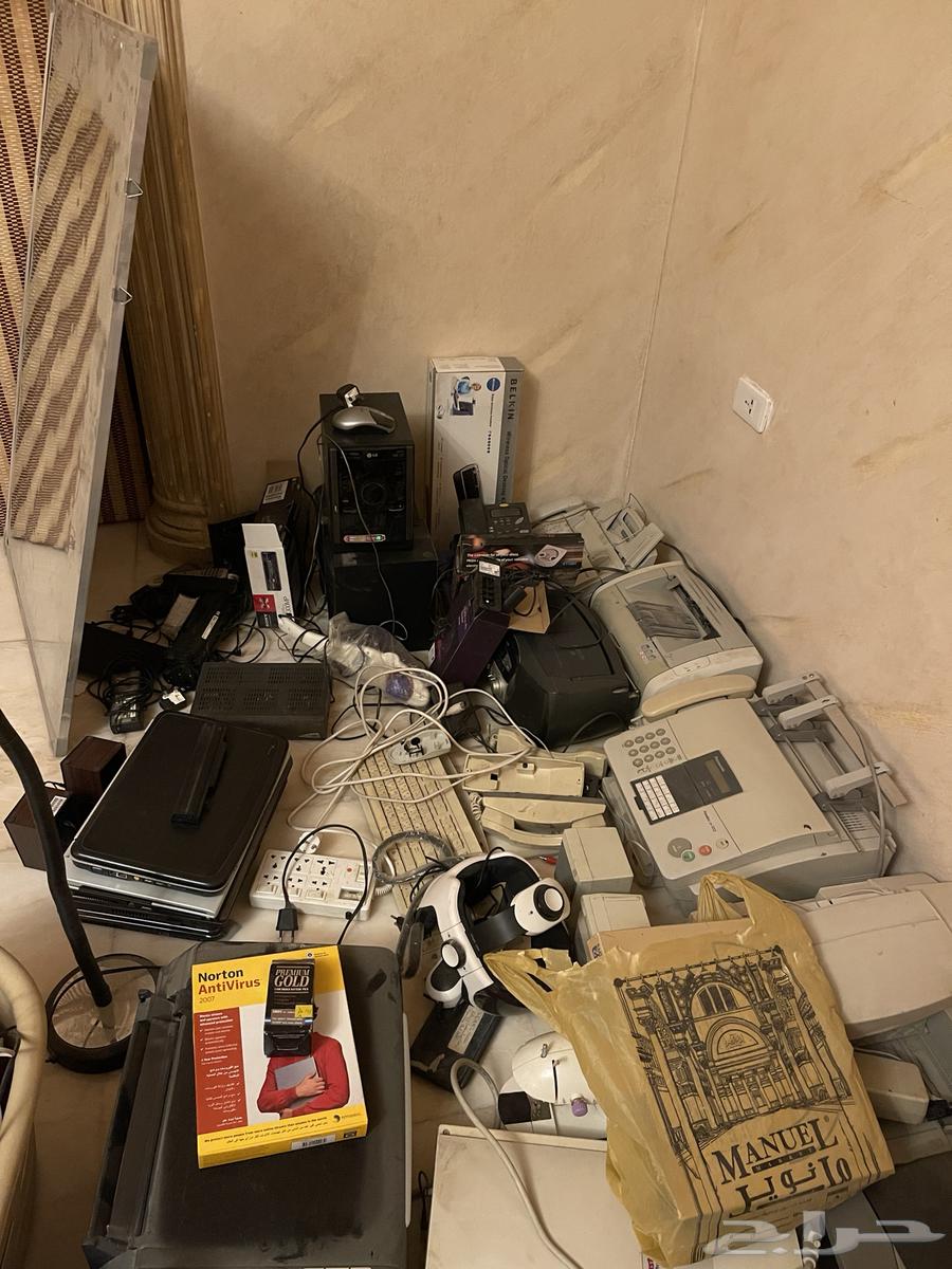 Old and vintage electronic devices, fax machines, printers, headphones..64507824020739112