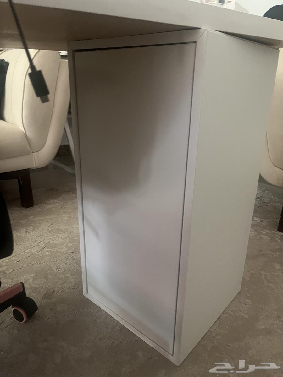 Table and Chair64508635604227112