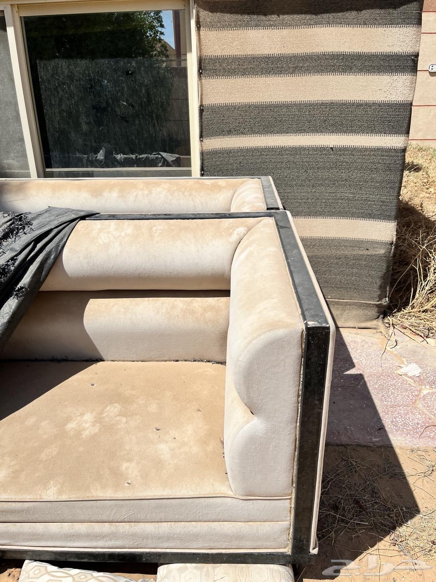 Two large and two small sofa pieces price64505660525953110